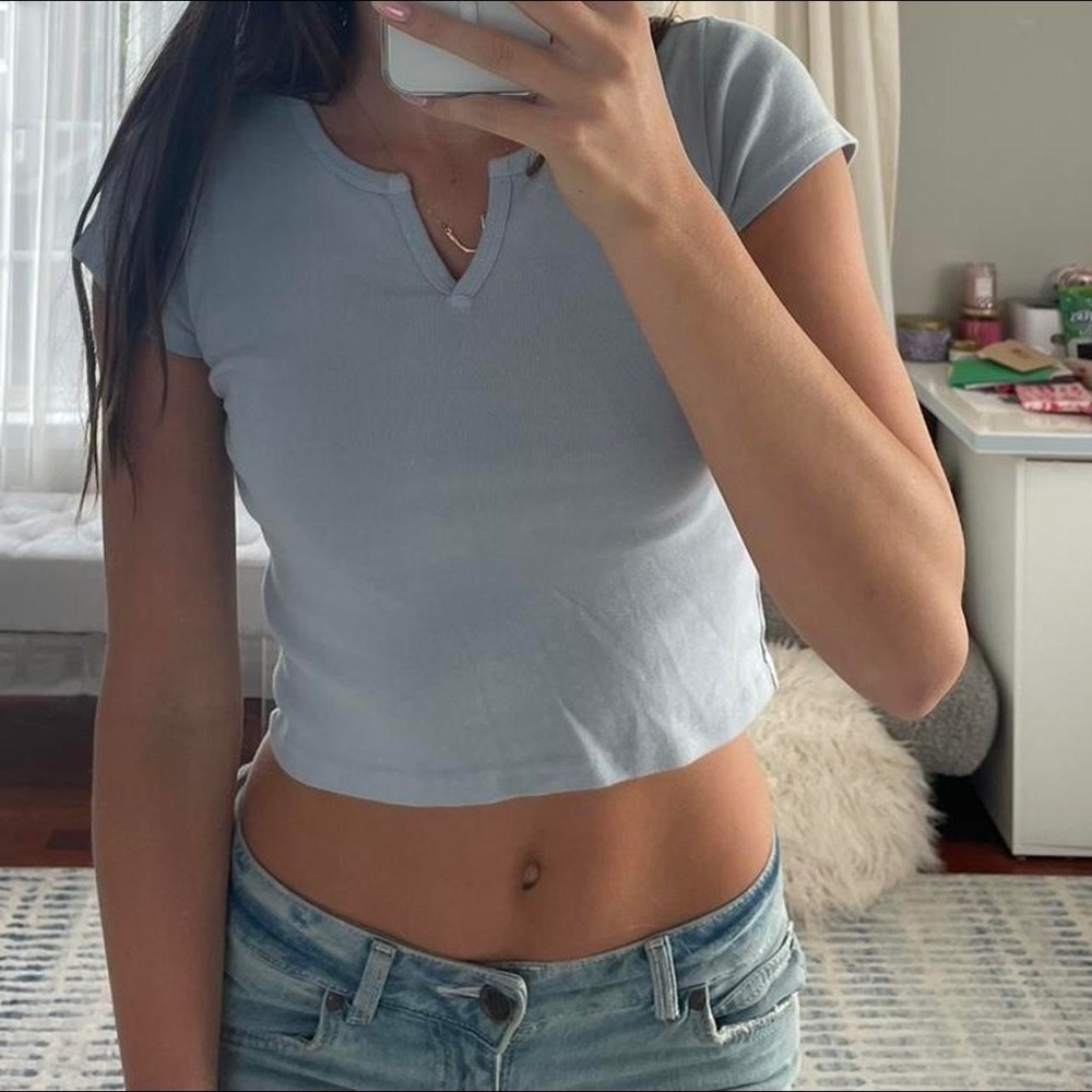 🩷brandy melville baby blue ashlyn tee